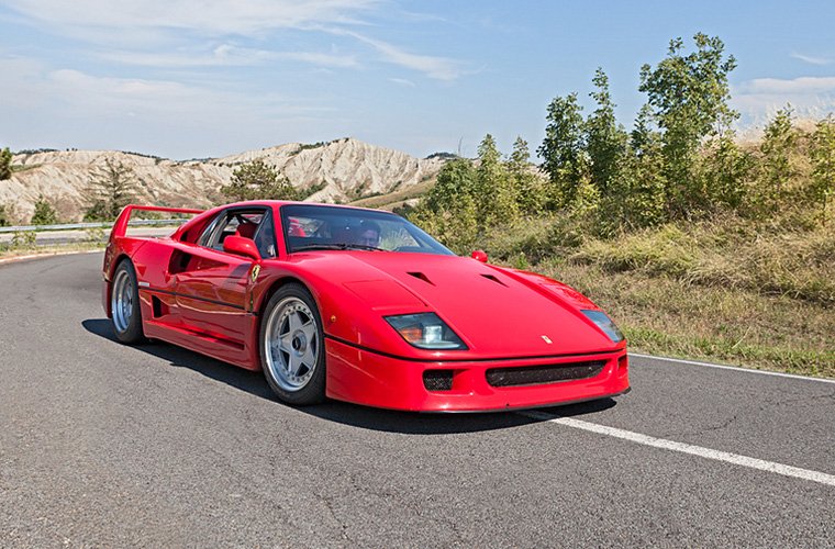 Ferrari F40 crashed by mechanic during test drive 2 Ferrari F40 garage wire