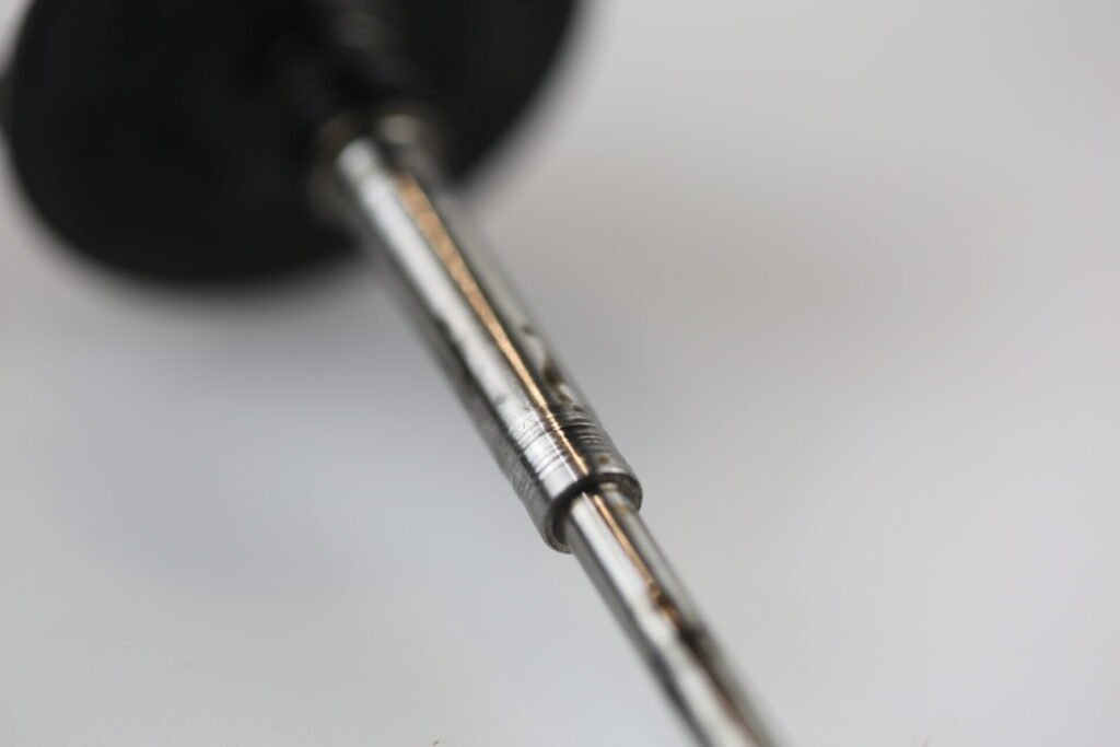 Troubleshooting oil contamination in turbos: Best practice advice 1 Oil contamination scoring on shaft 4